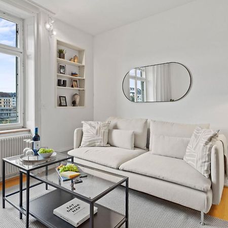 True Basel - Stadtwohnung I Rheinblick Bagian luar foto