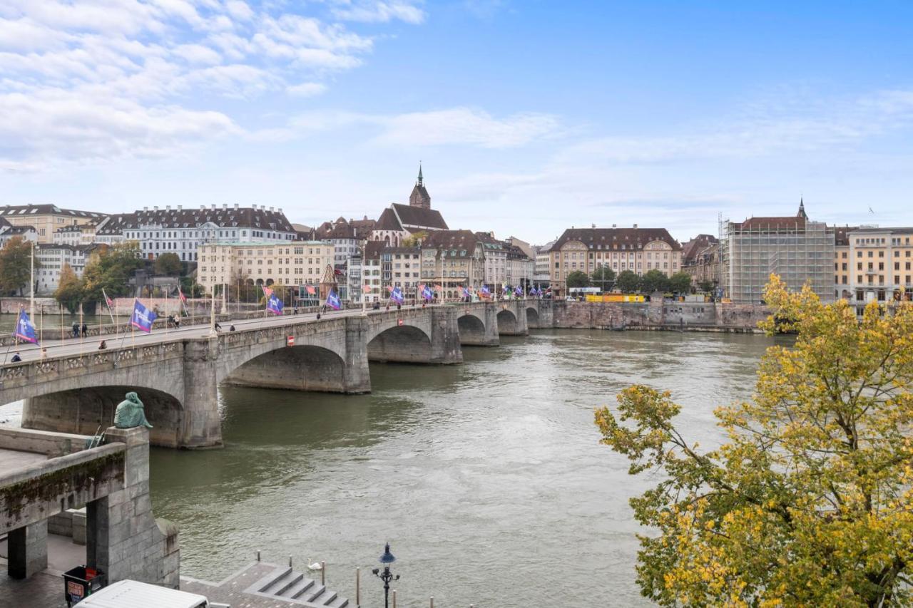 True Basel - Stadtwohnung I Rheinblick Bagian luar foto